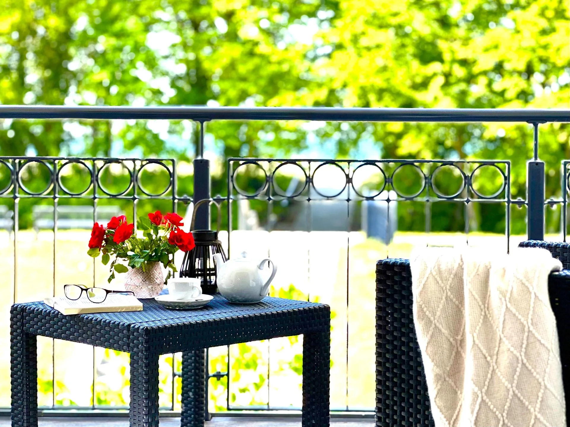 Sonniger Balkon der Ferienwohnung Suite Strandperle in Zingst